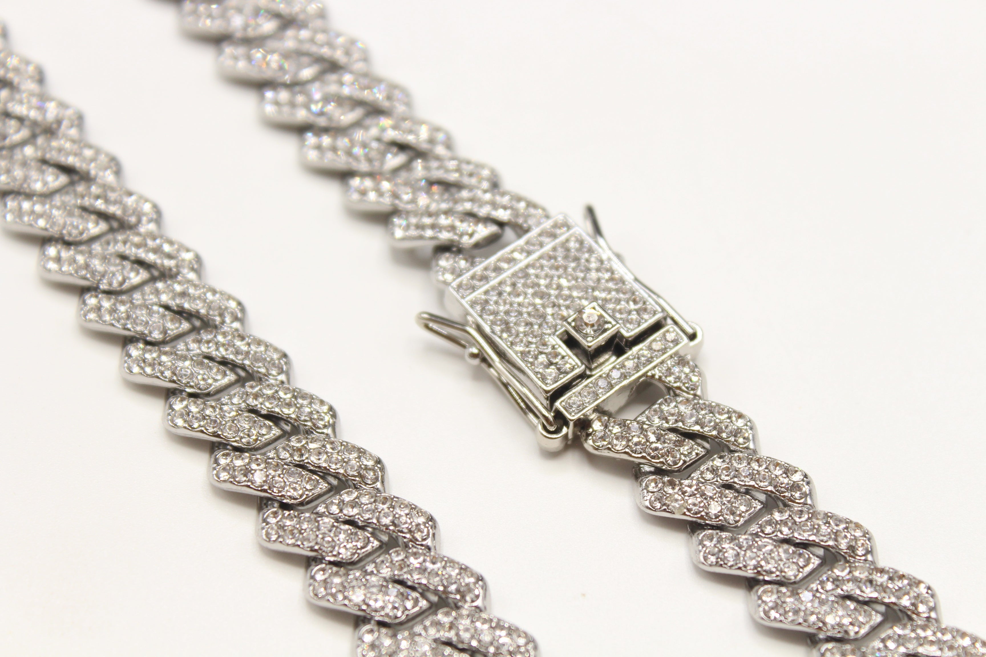 Iced Curblink 18 inch’