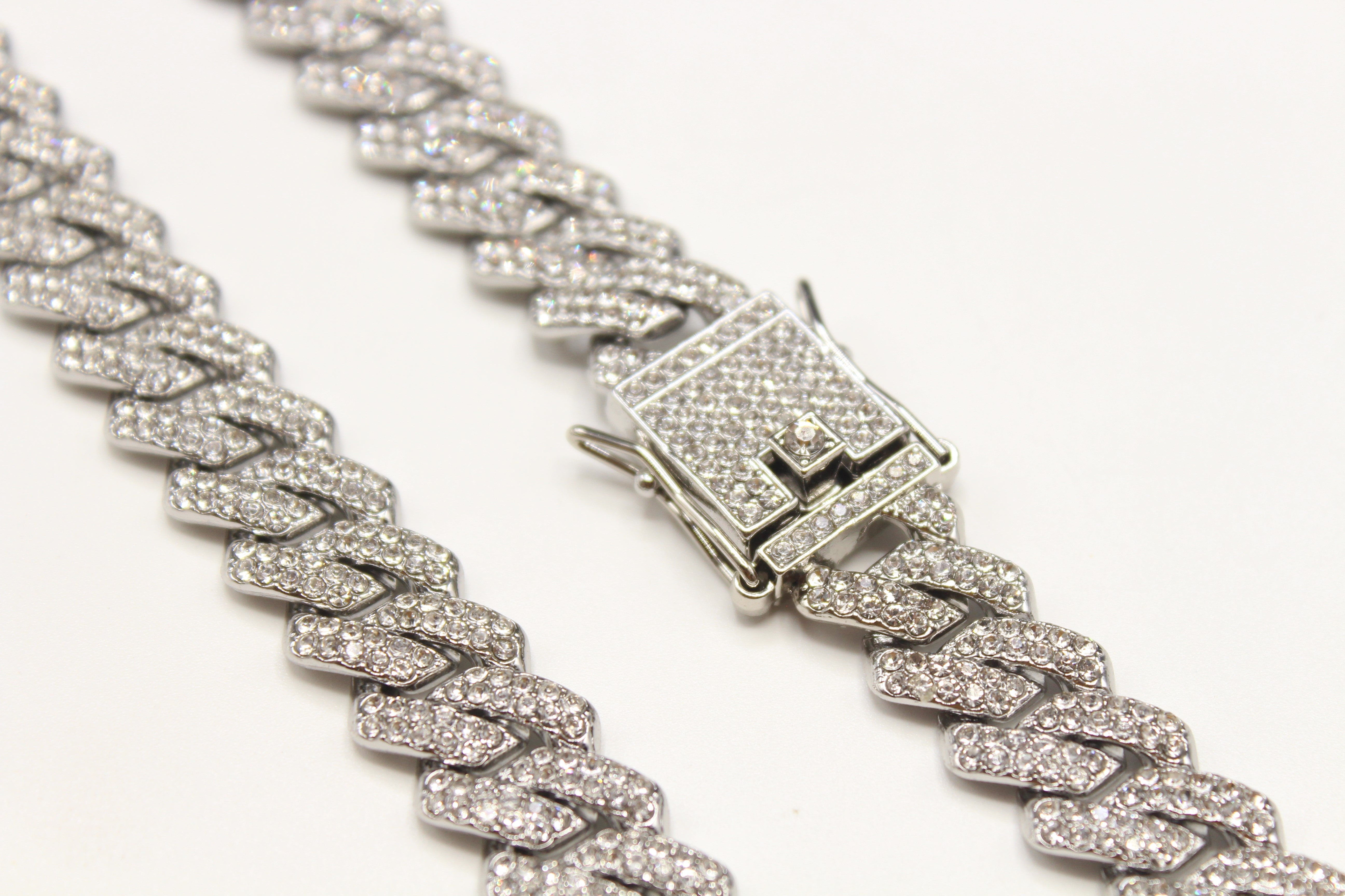 Iced Curblink 18 inch’